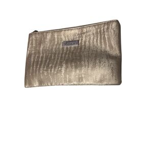 NWOT IT Cosmetics rose gold Cosmetic Bag with brushes inside nice new 🆕